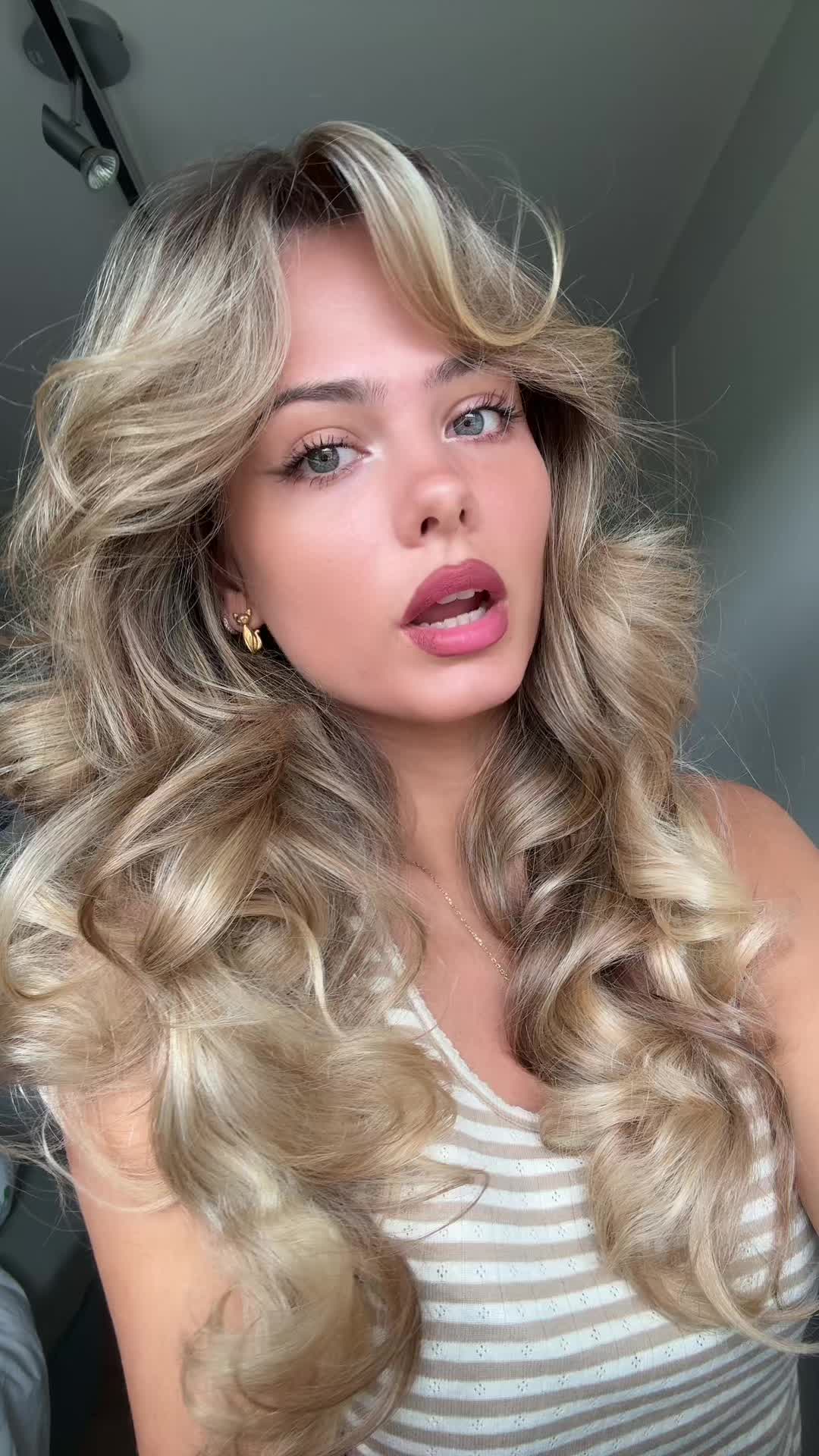 @saracrumbleleg