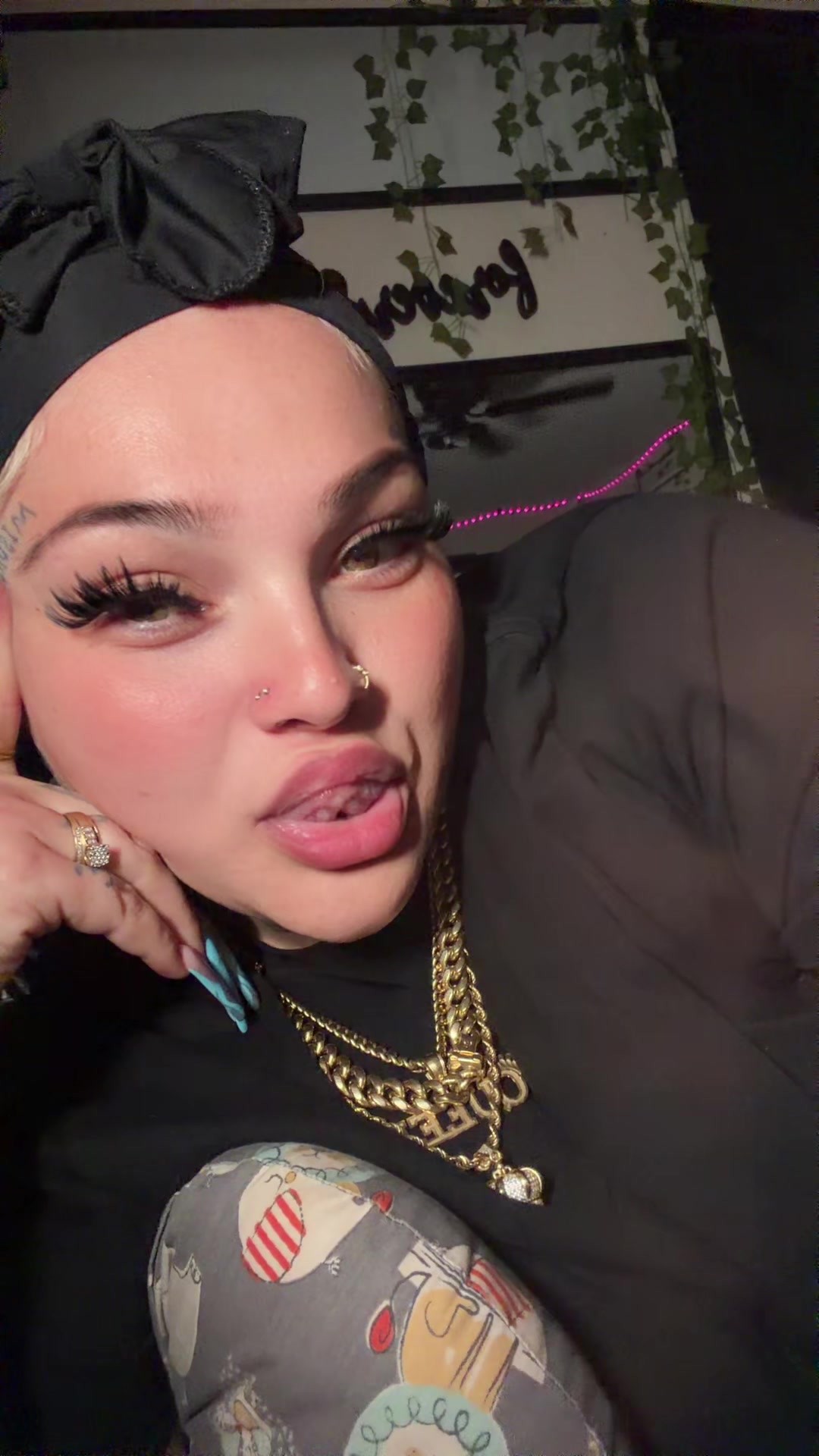 @QueenieDaGreat