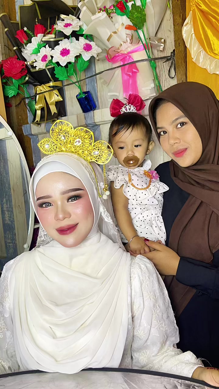 @Anya makeup