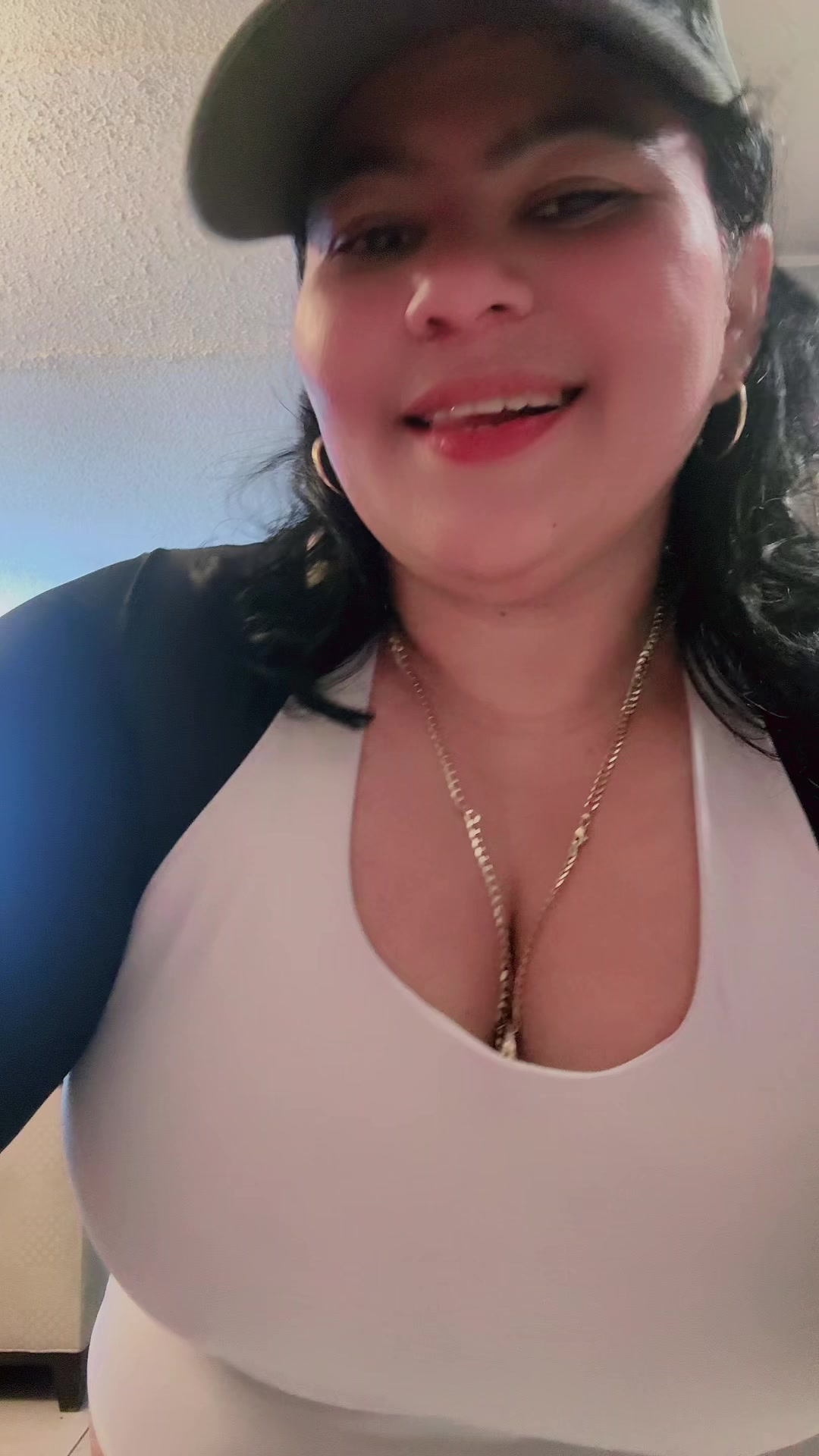 @Claudia Zuniga