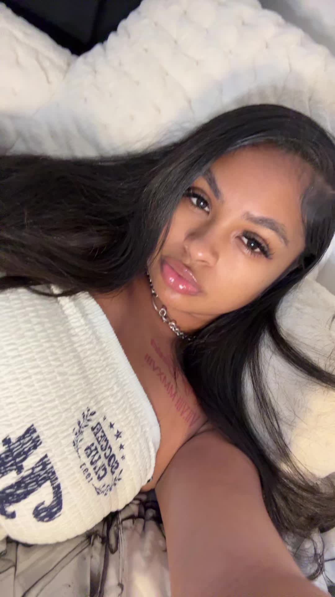 @🐝
