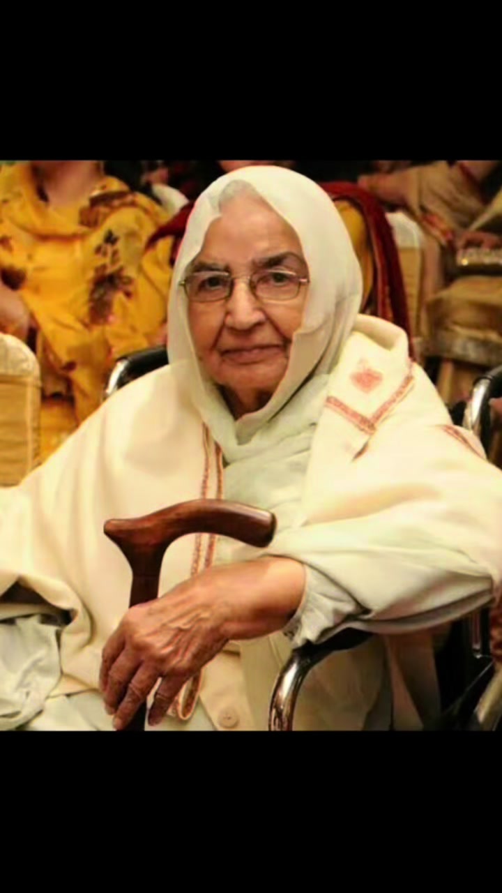 @Ayesha with dadi