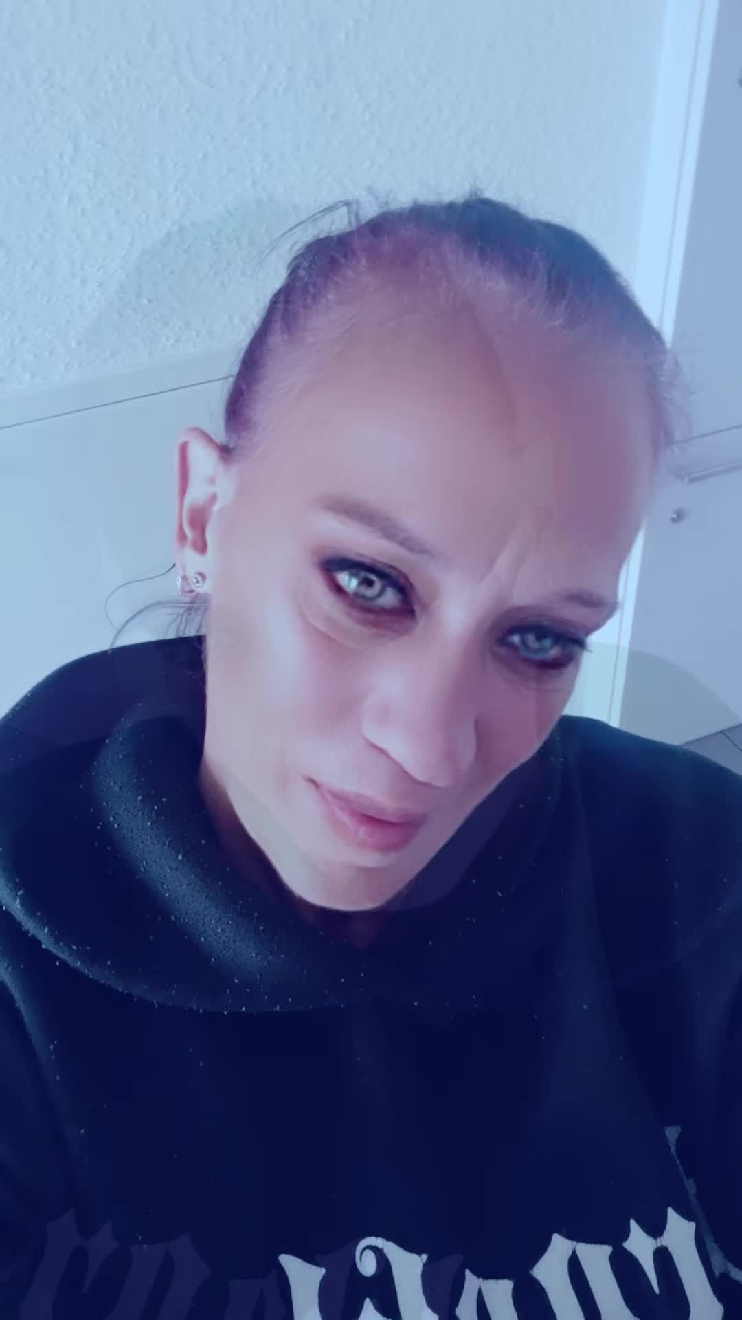 @trischa