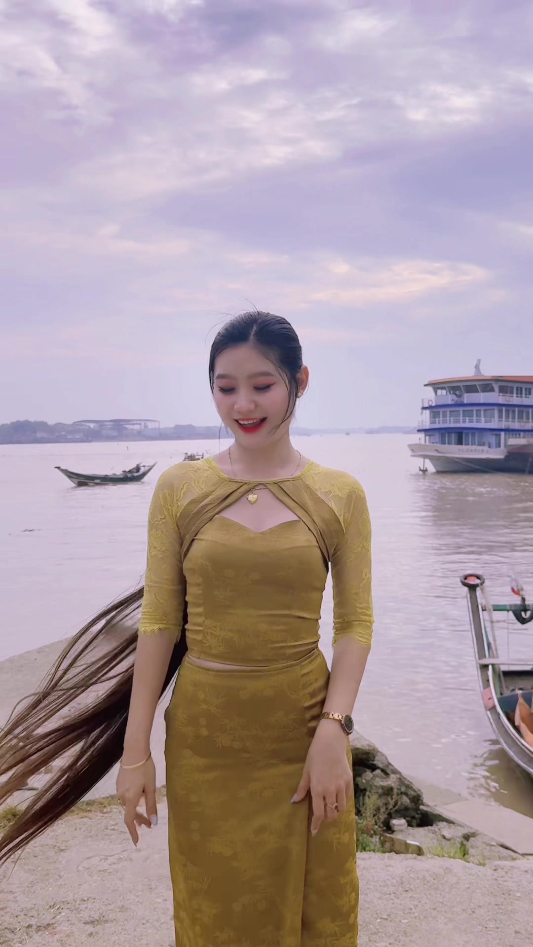 @Khin Lapyae(ရန်ကုန်သူ🤓)