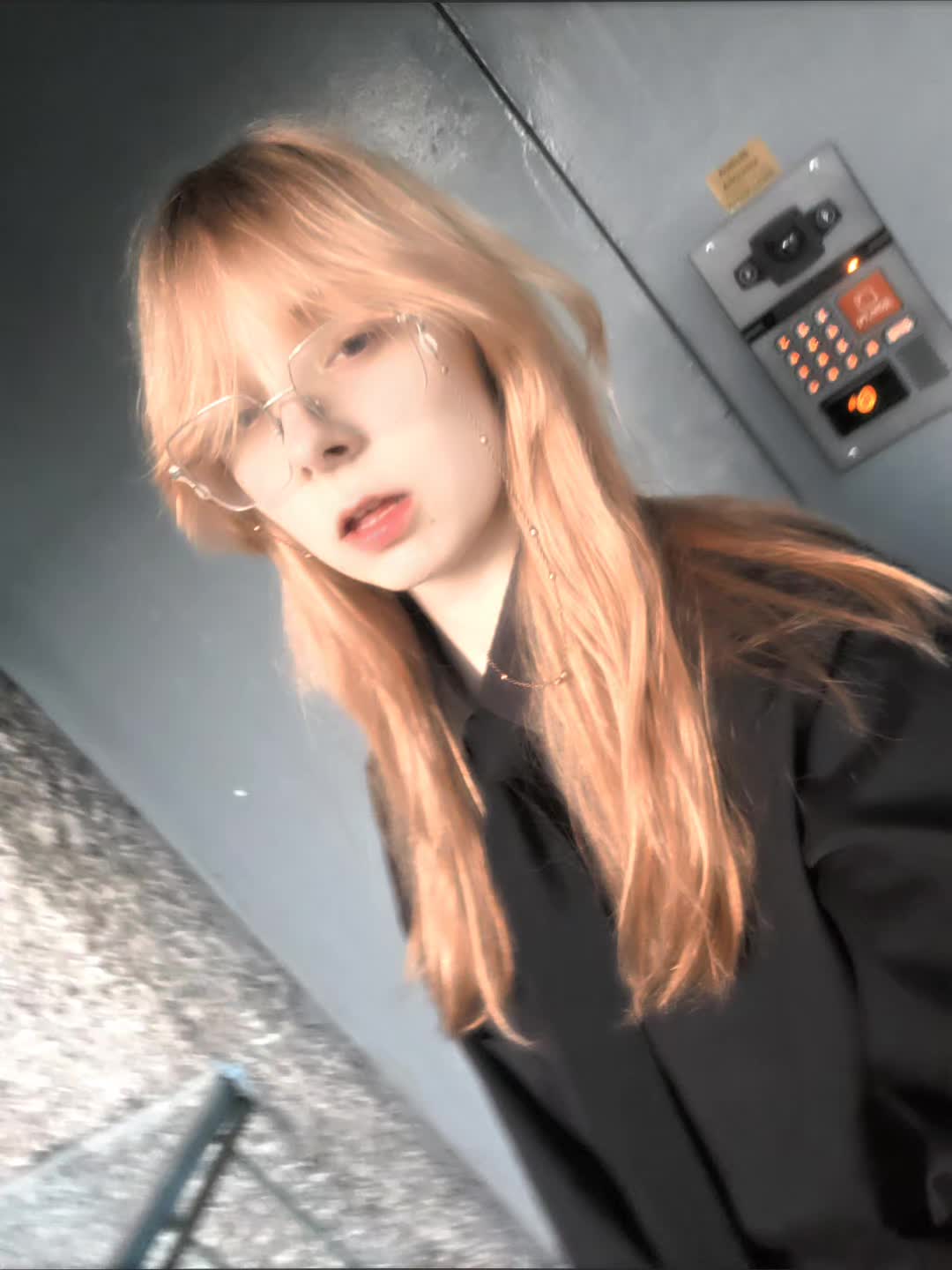 @.@