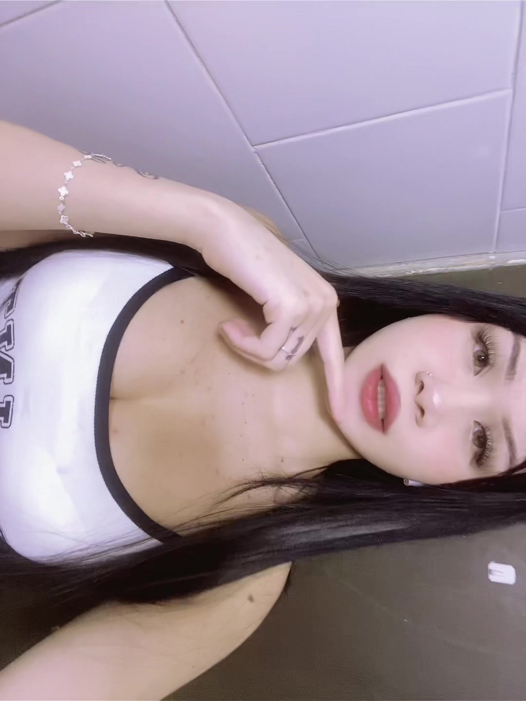 @𝓥𝓪𝓵𝓮𝓻𝔂_⁴&rsquo;7