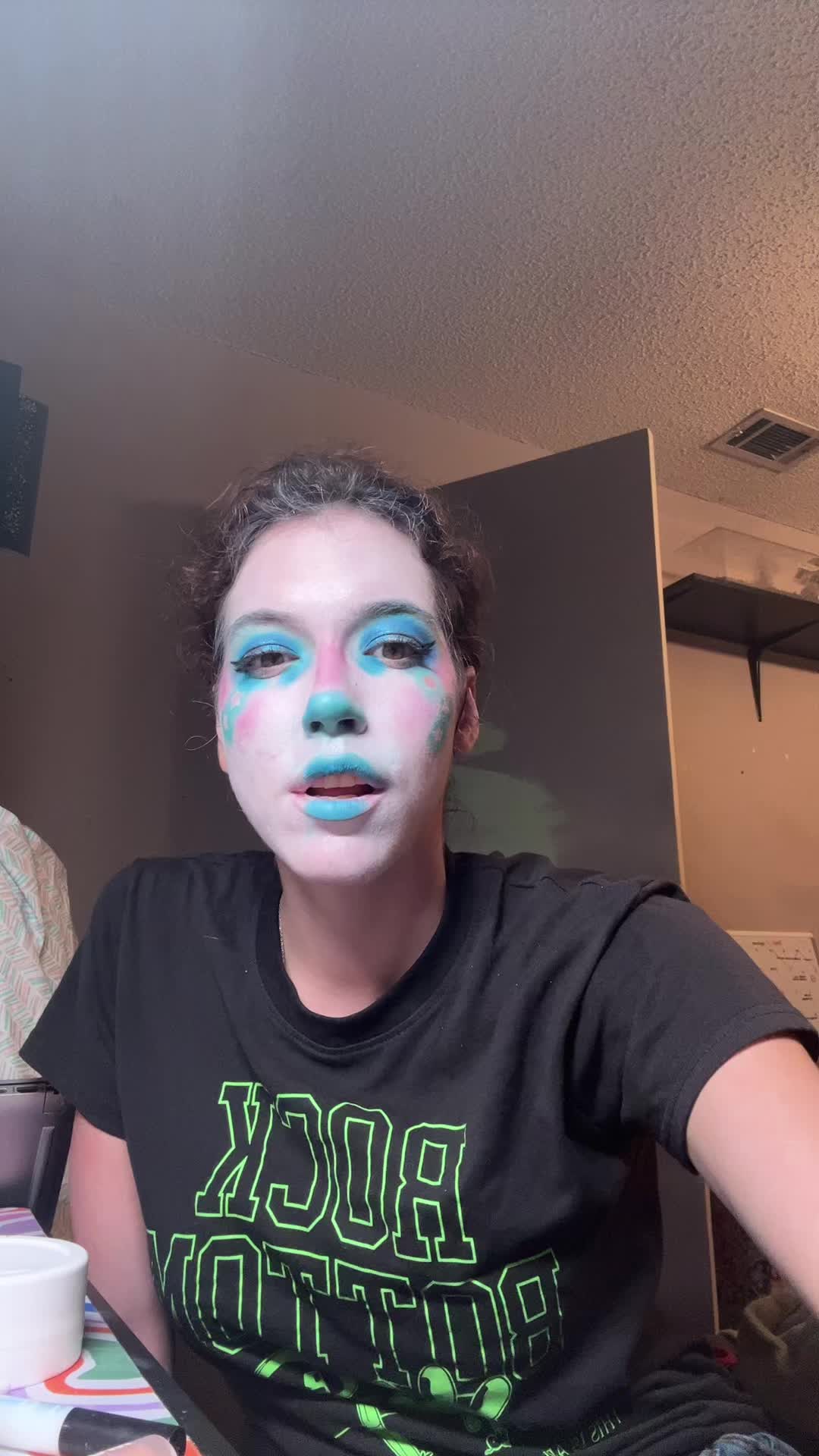 @_thatclowngirl_