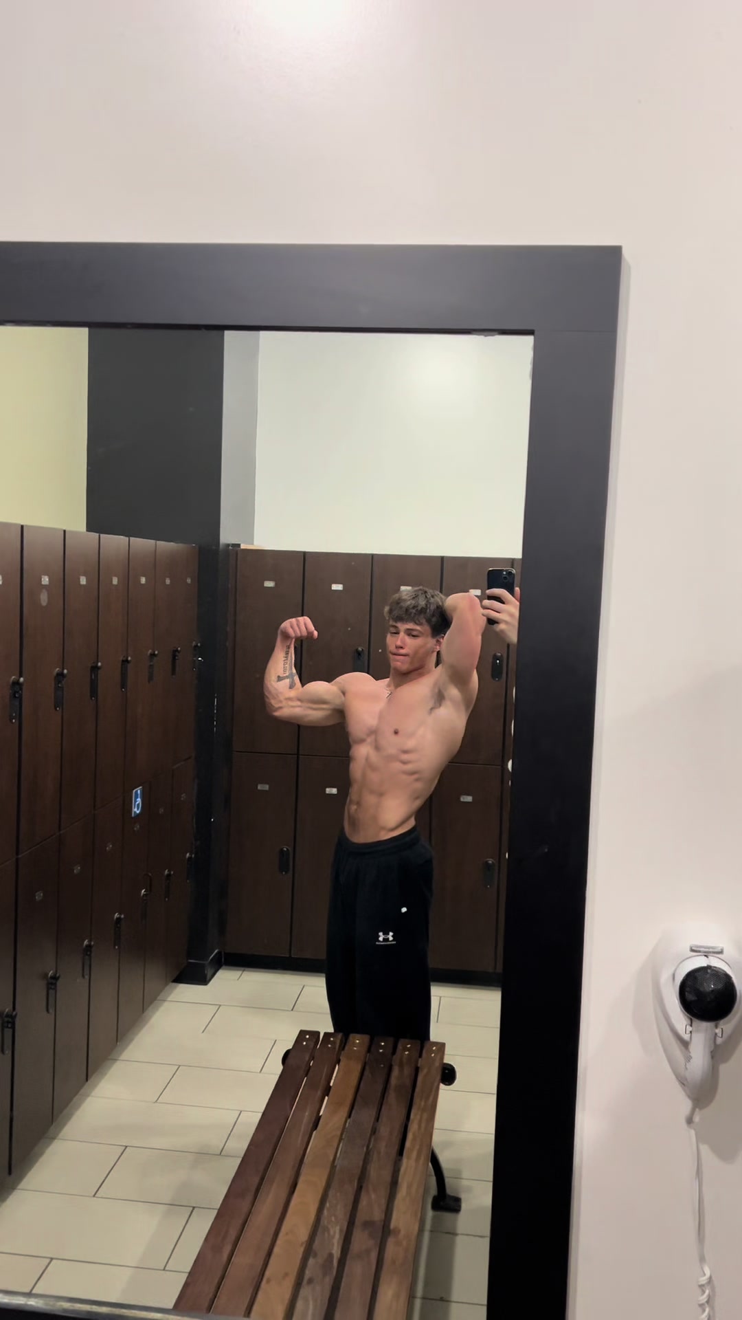 @benjamin_domster