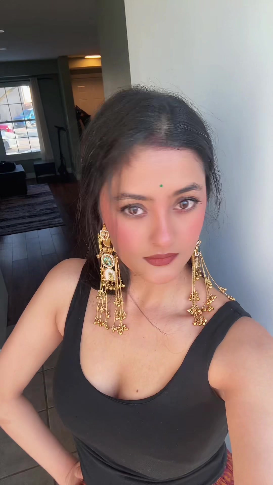 @Ajnabi