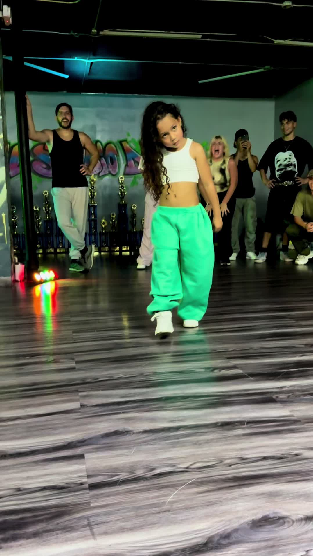 @BailaMariangelica