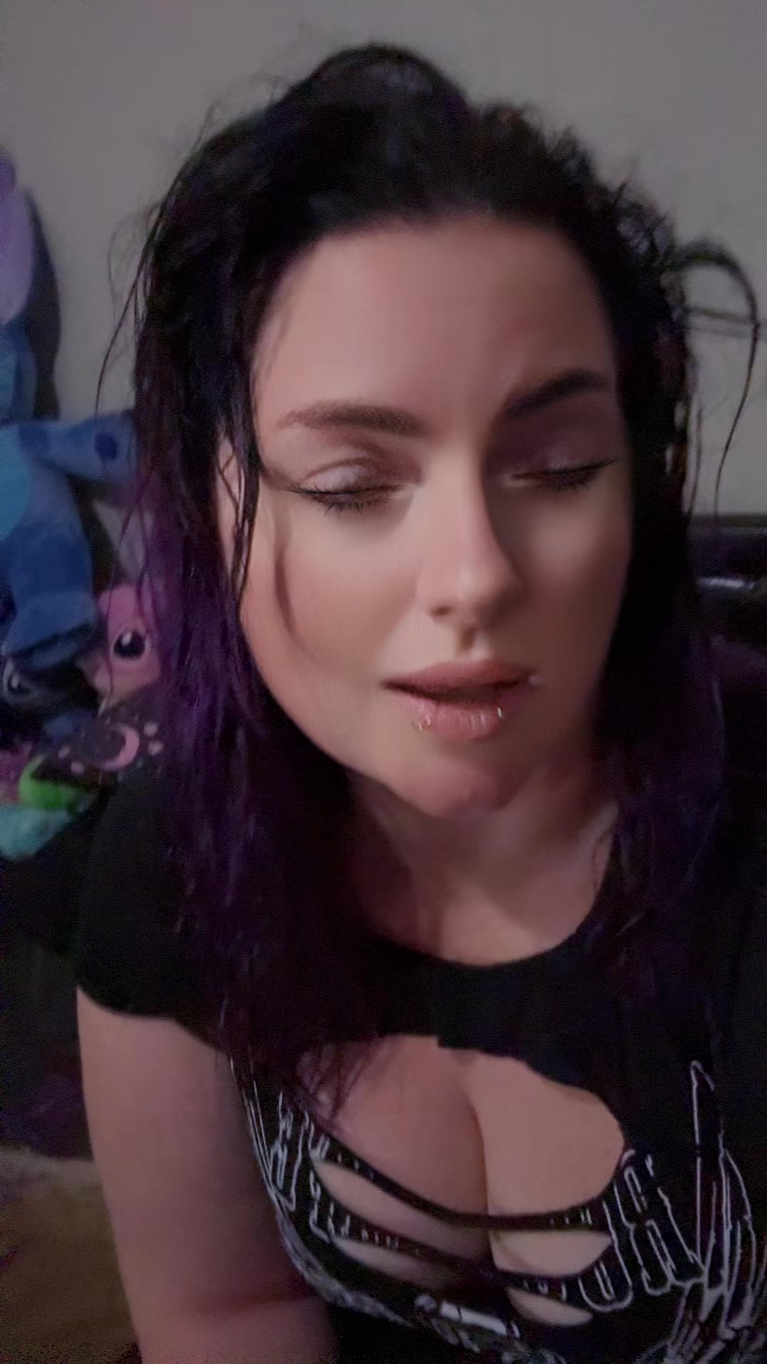 @Demoness_😈
