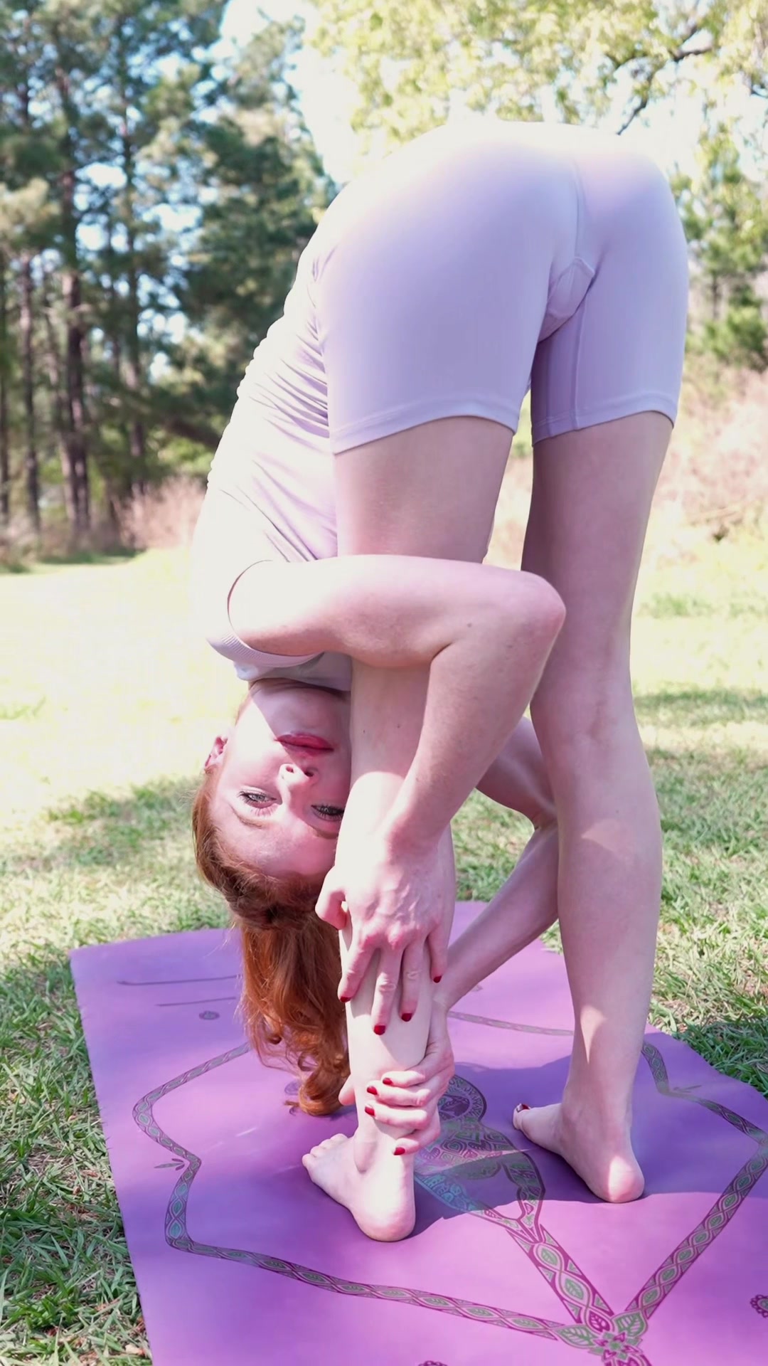 @lilredyoga
