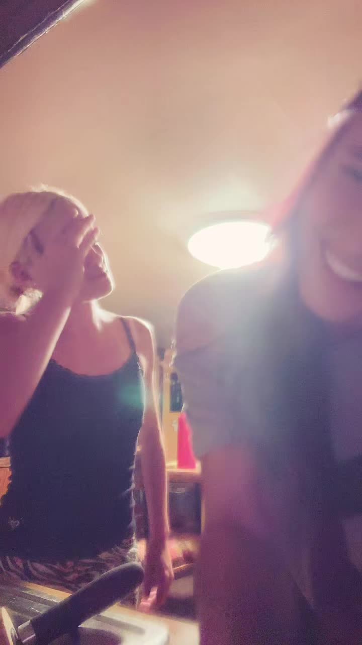 @zoejanesones