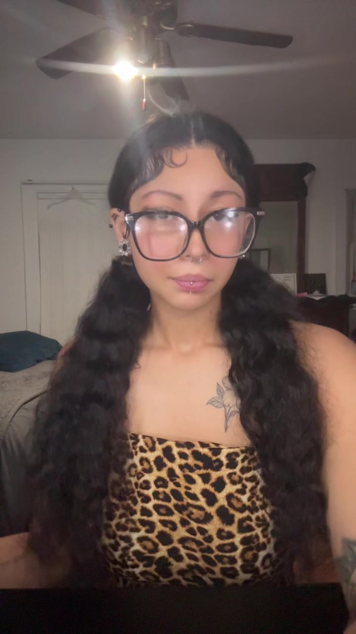 @riley_2hot4u