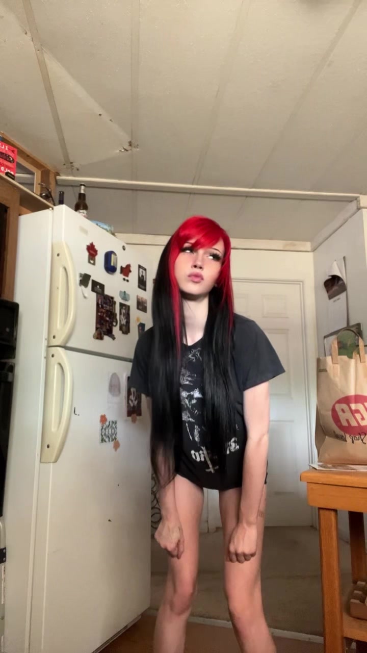 @freakshowsgirl