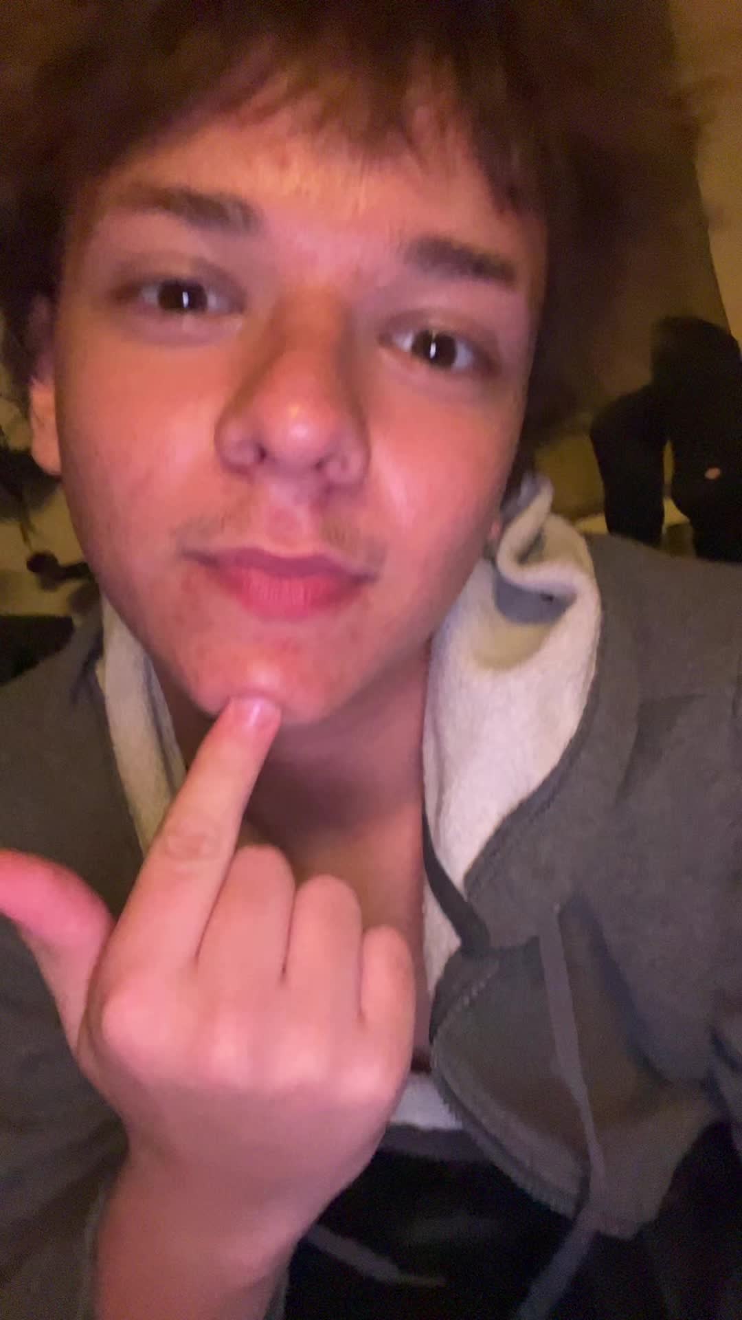 @zestybestie