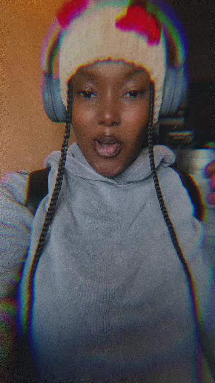 @tshenolomikayla