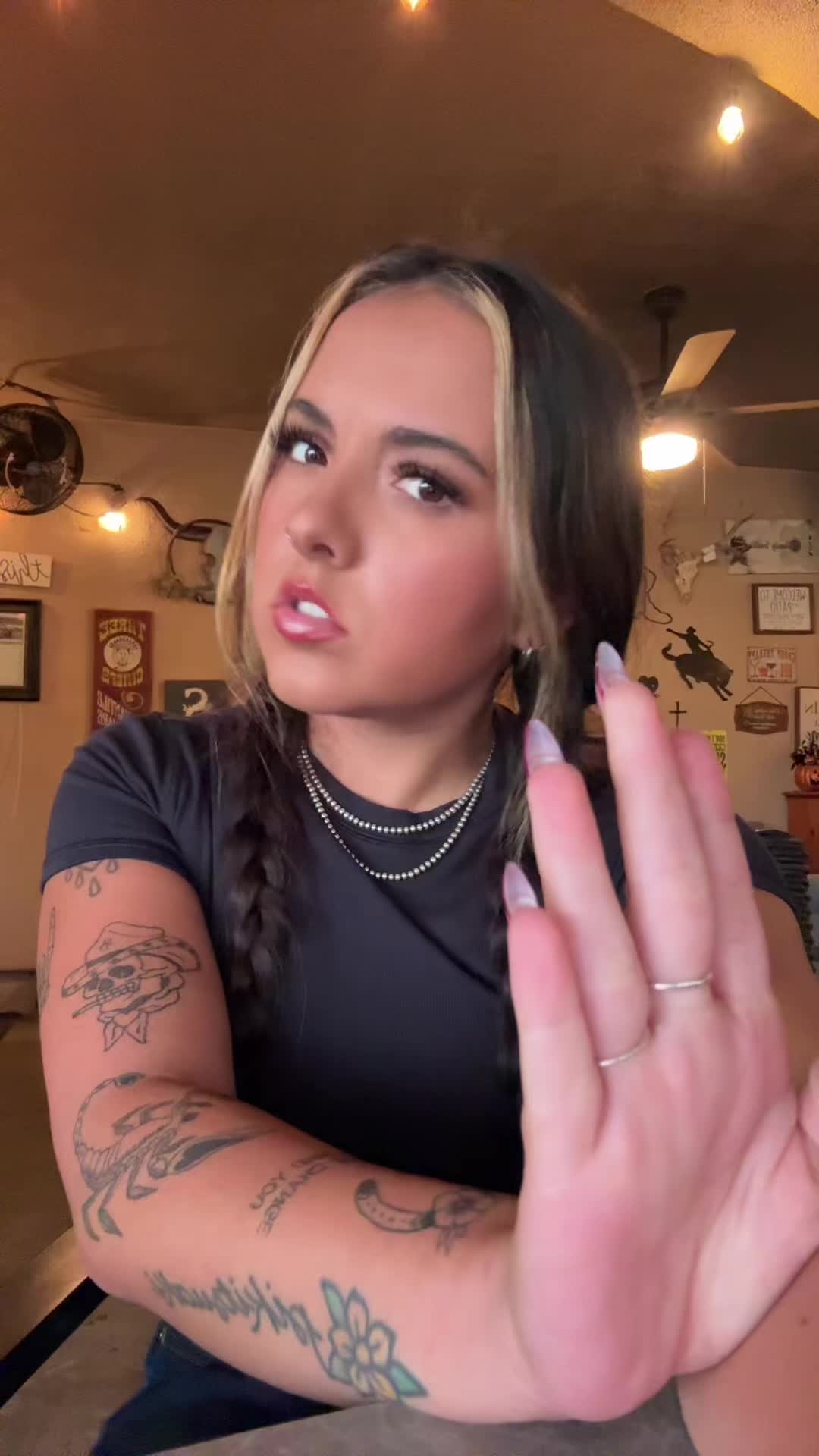 @pikivids_