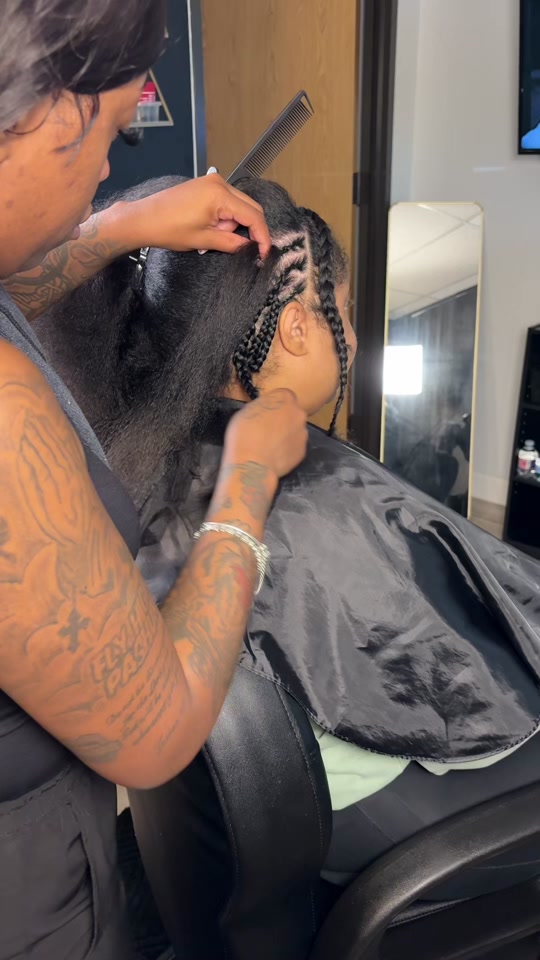 @Houston’s Braider/Lash Tech