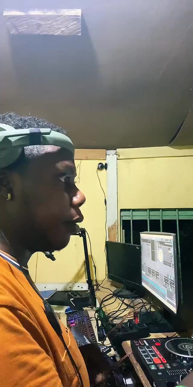 @DJ BӨBΛJӨΣ🎚🧪THE BƏÄST🦍