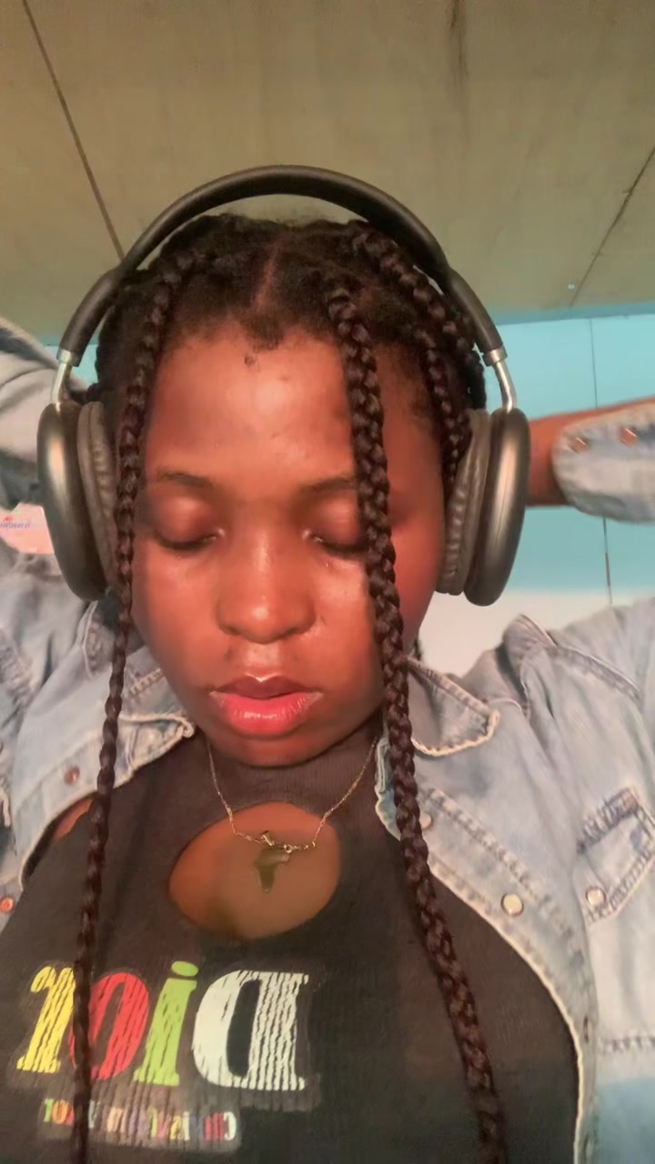 @♡&bull;𝓔𝓼𝓽𝓻𝓮𝓵𝓵𝓪&bull;♡