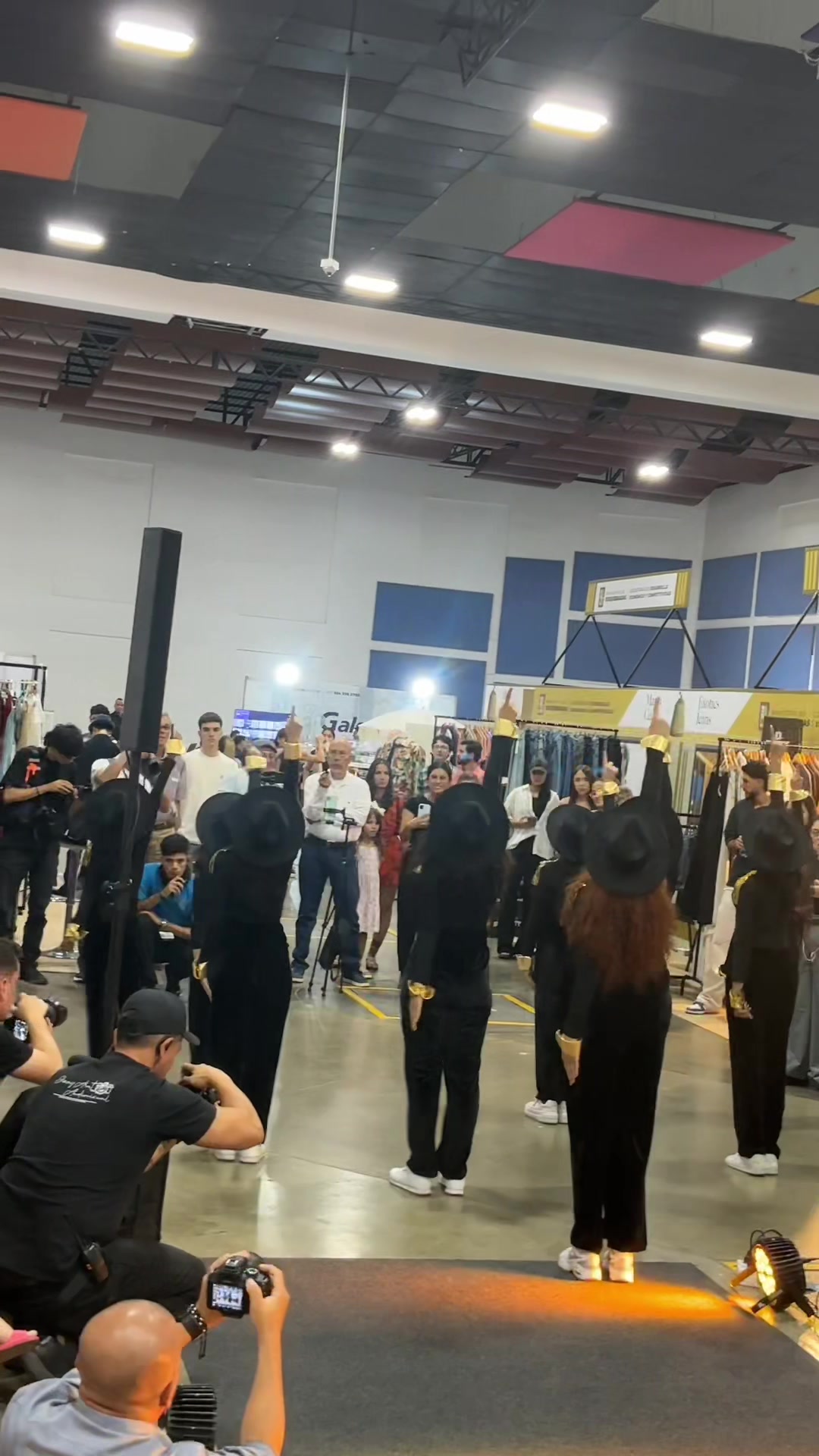@𝐼𝑠𝑎ᥫ᭡𝑒𝑙𝑙𝑎 👑