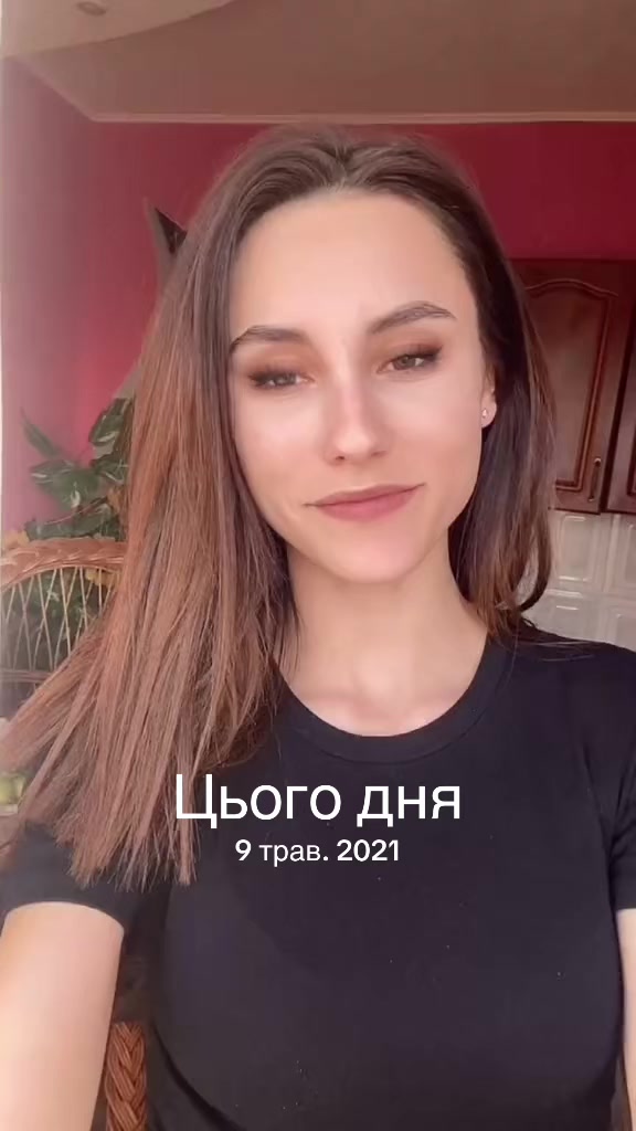 @Фіалка - філолог, викладач.