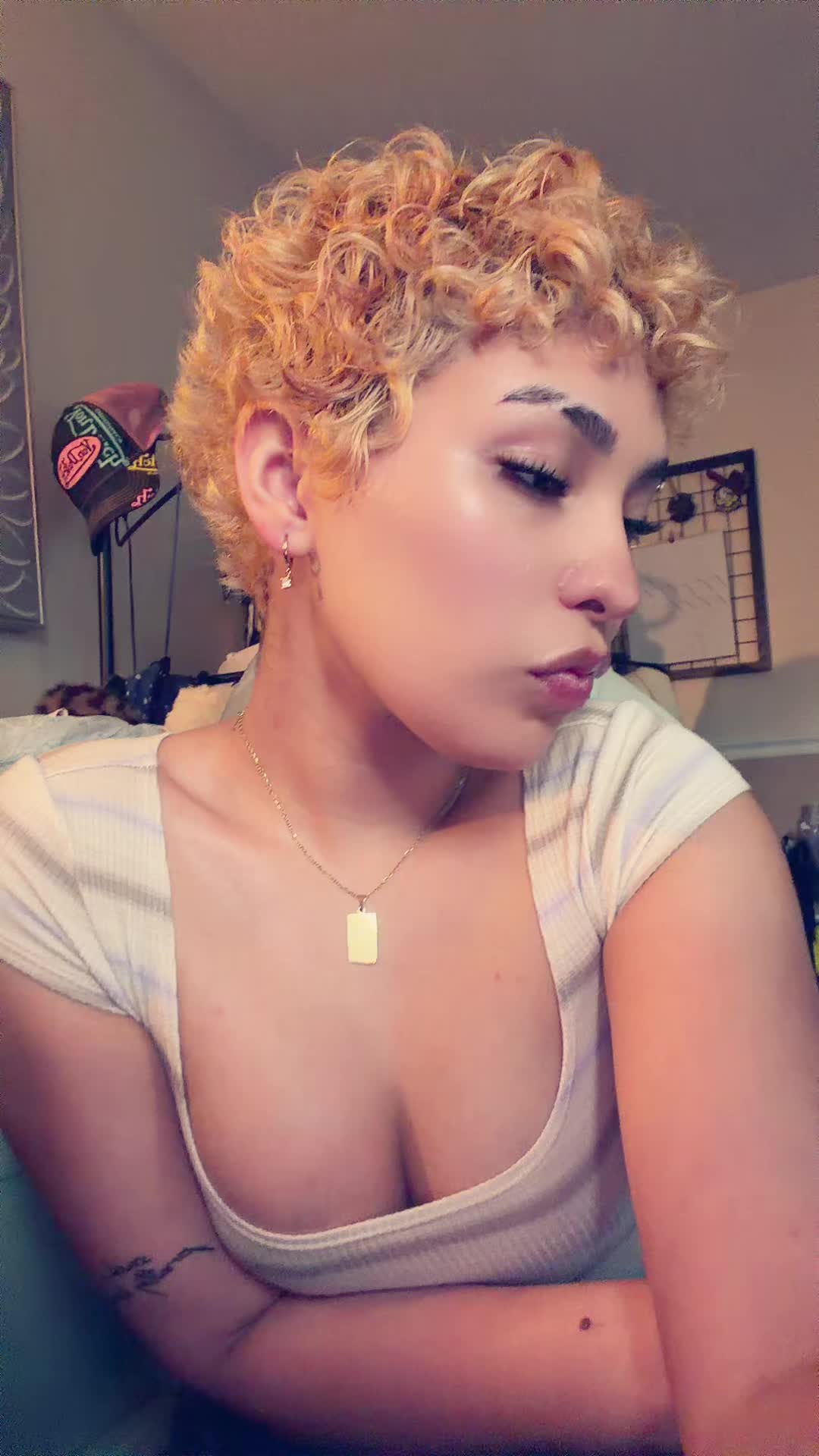 @V 😼