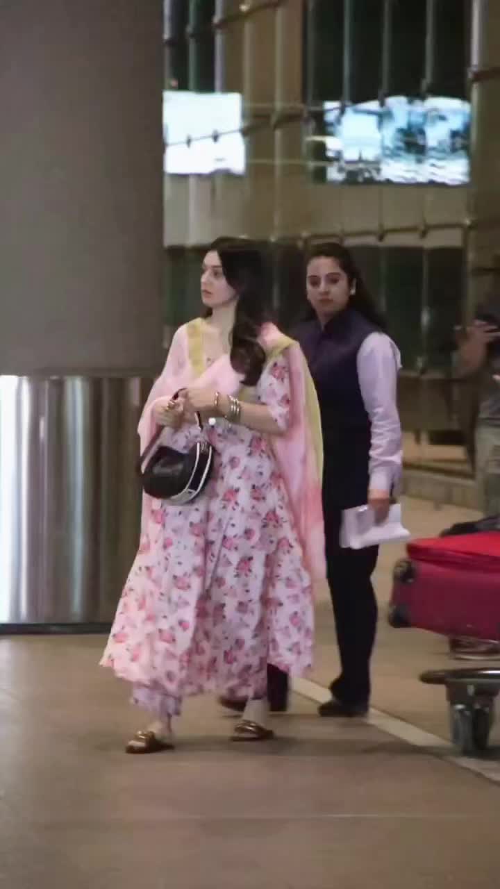 @Lovely Hansika