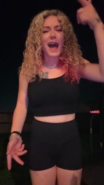 @curliefries_