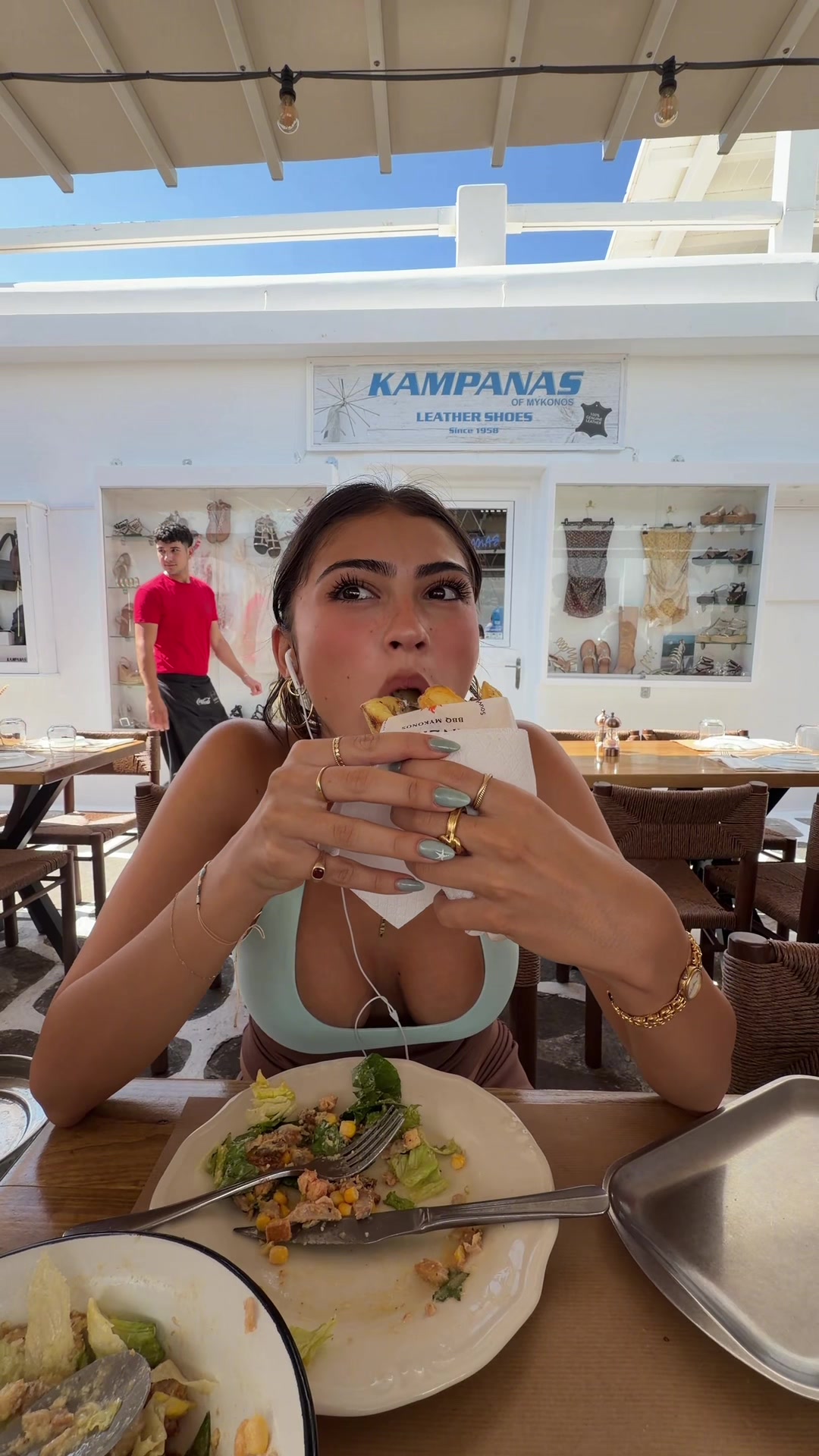 @Bella