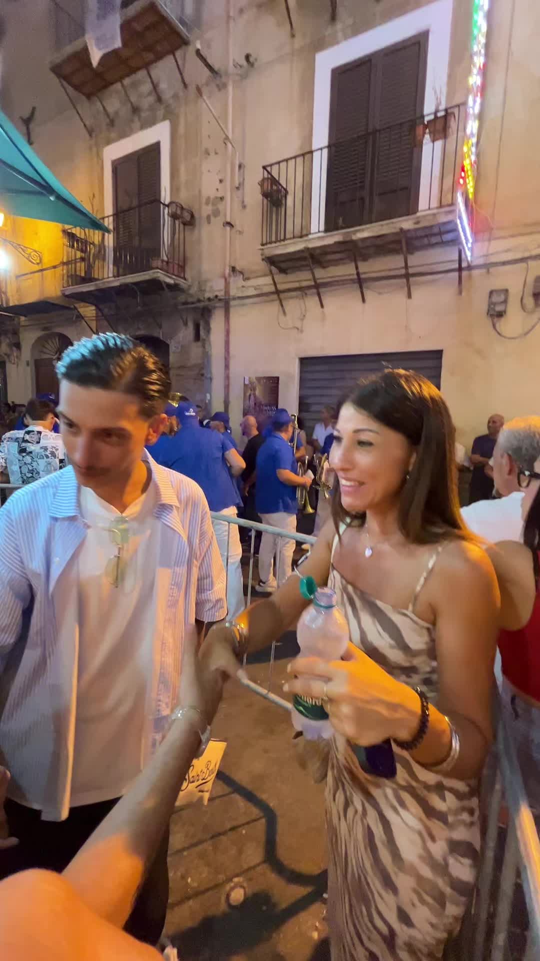 @laurettalofry