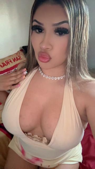 @Pretty Emily 🌷🎀🫦🍓👸🏻