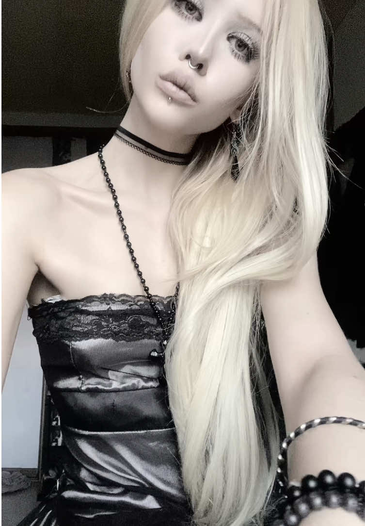 @damnwitchq
