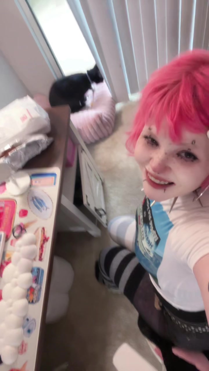@kneesock