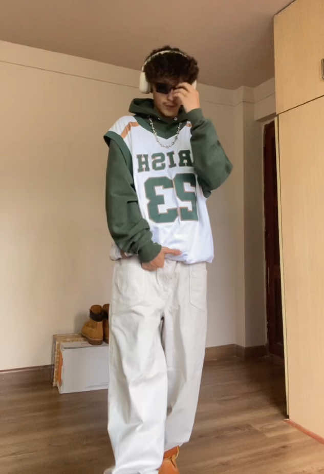 @KËsÜ🕸️🎧