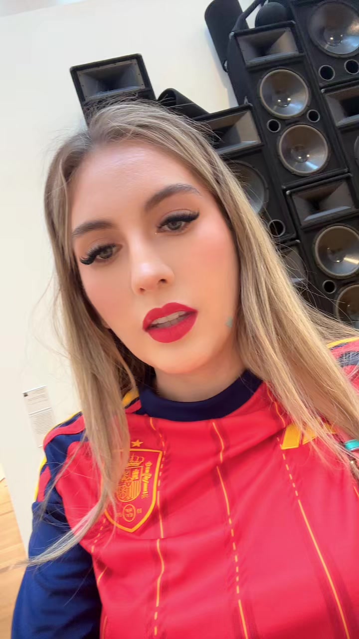 @Dafnneaj