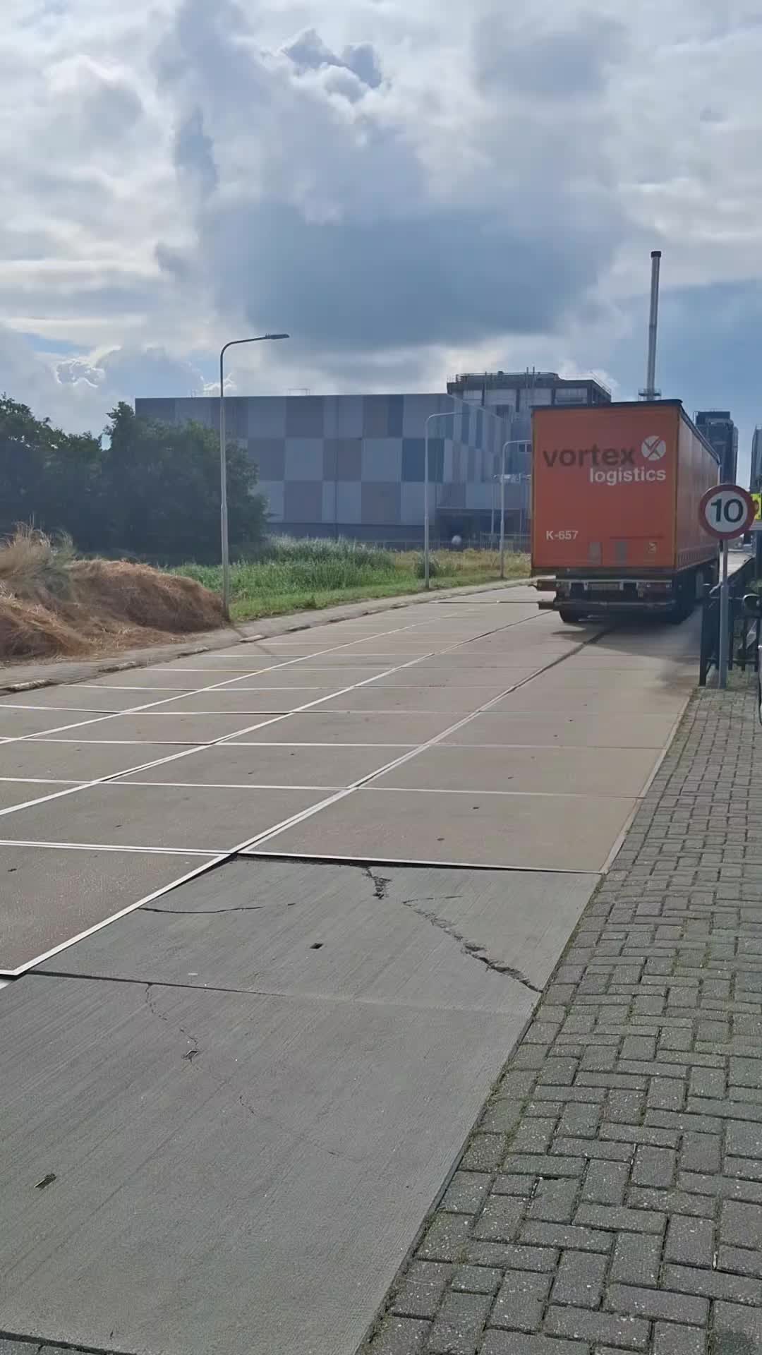 @Ov And Truck Spotter Qianu