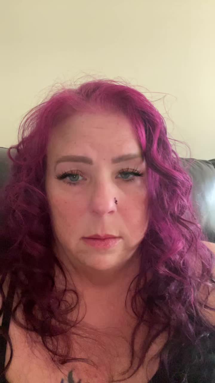 @overwhelmed_lady