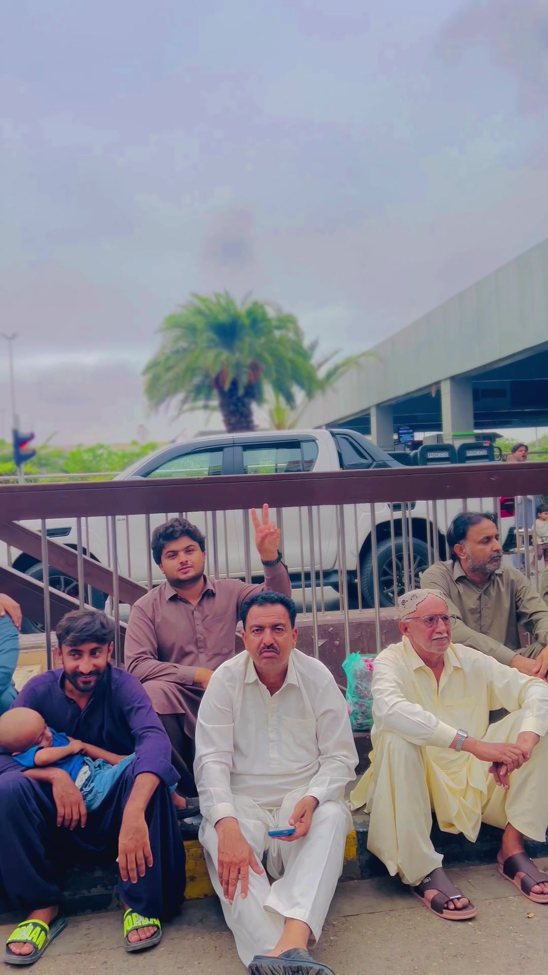 @comrade Sindhi 🚩🤨💫bananas