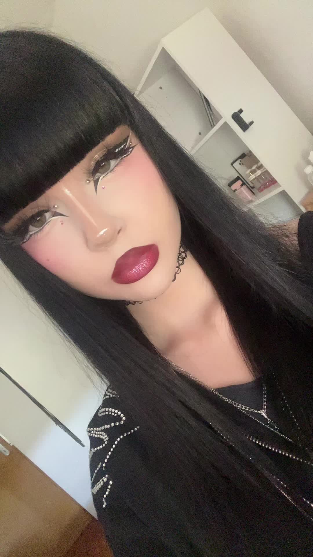 @Ava