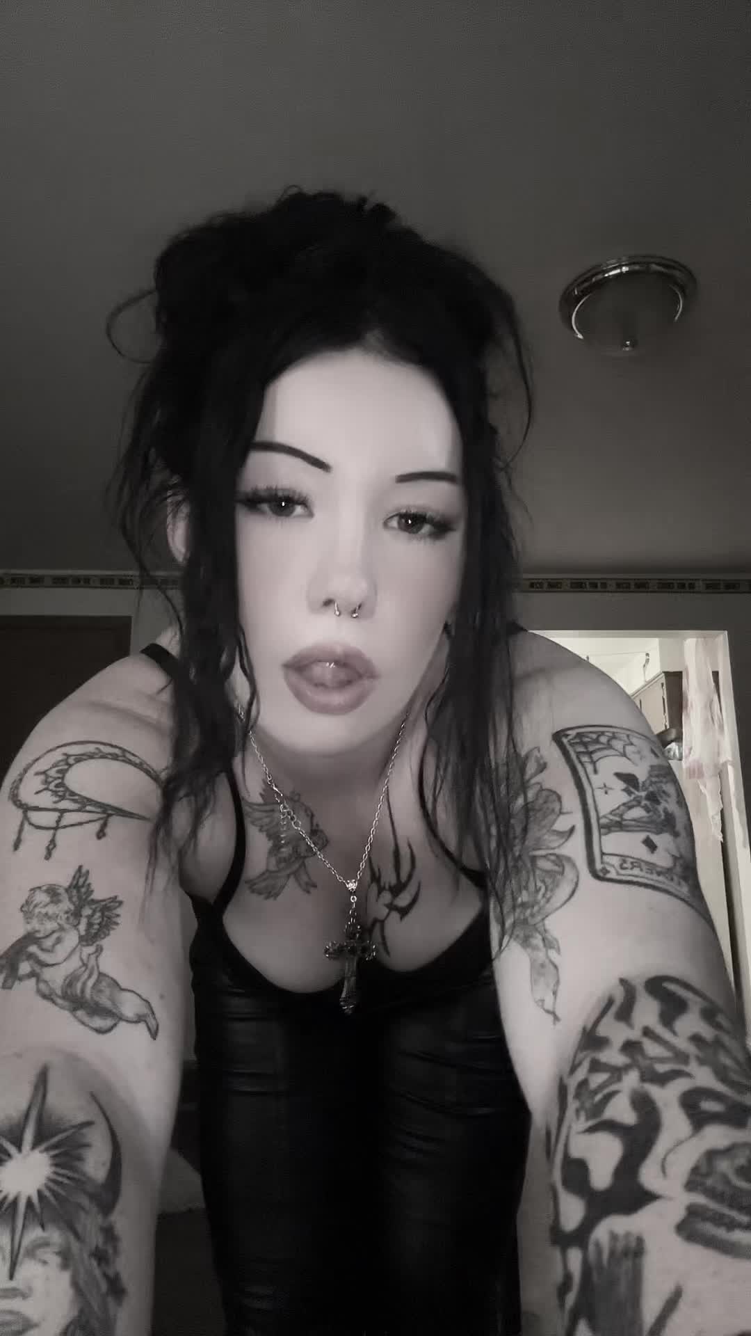 @⋆༺♱༻⋆