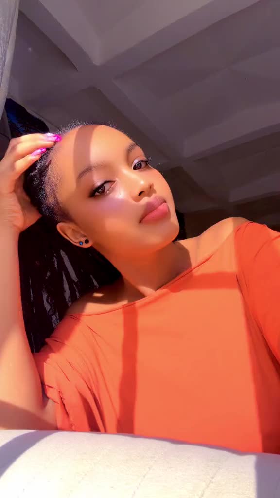 @🎀QUEEN-LEYNANA🦋