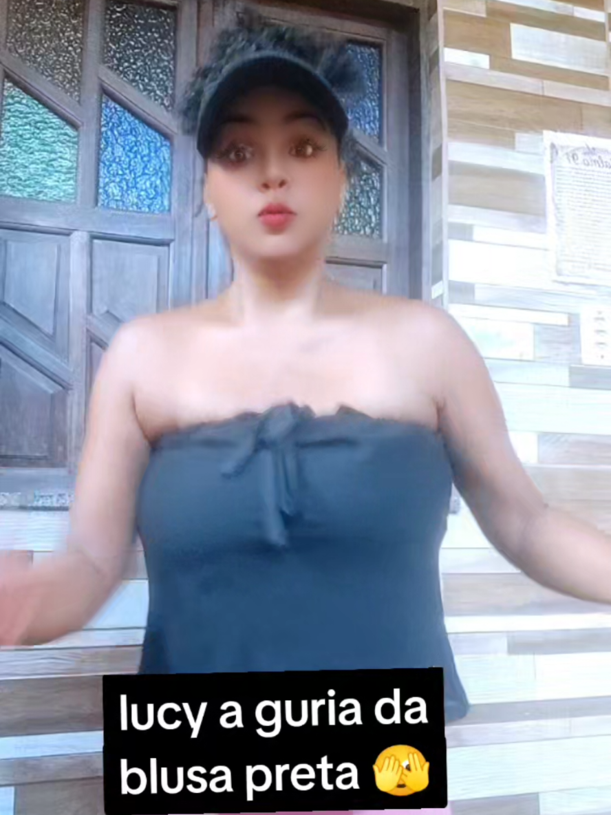 @Lucy a guria do short sexy