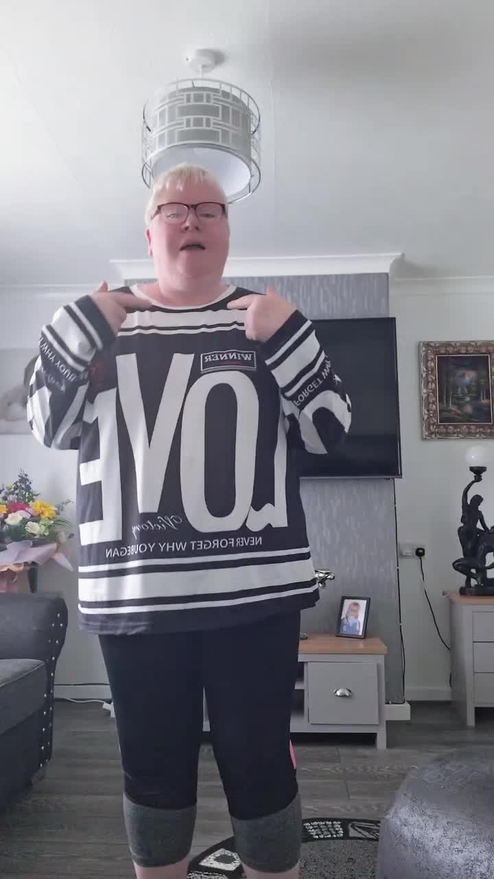 @Itsmedeedee