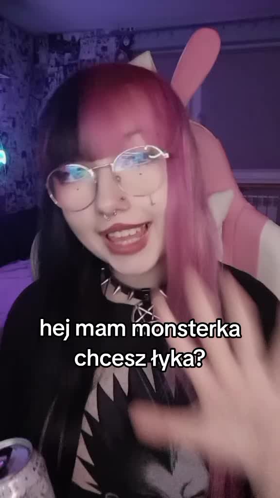 @twitch.tv/pastelbat_jpg