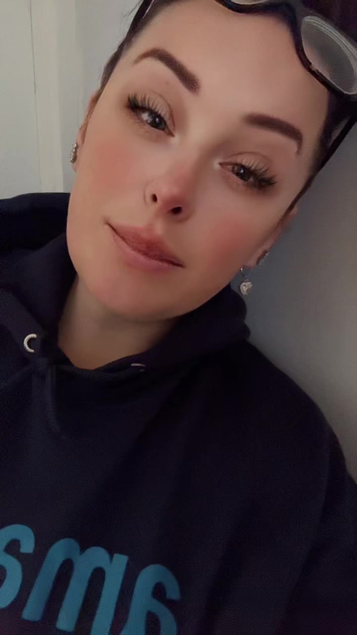@JustASmallTownGirl🩷💜