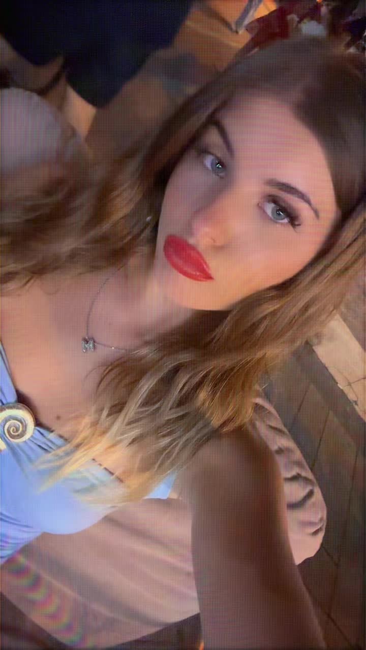 @𝒟𝑒𝒹𝑒🥀