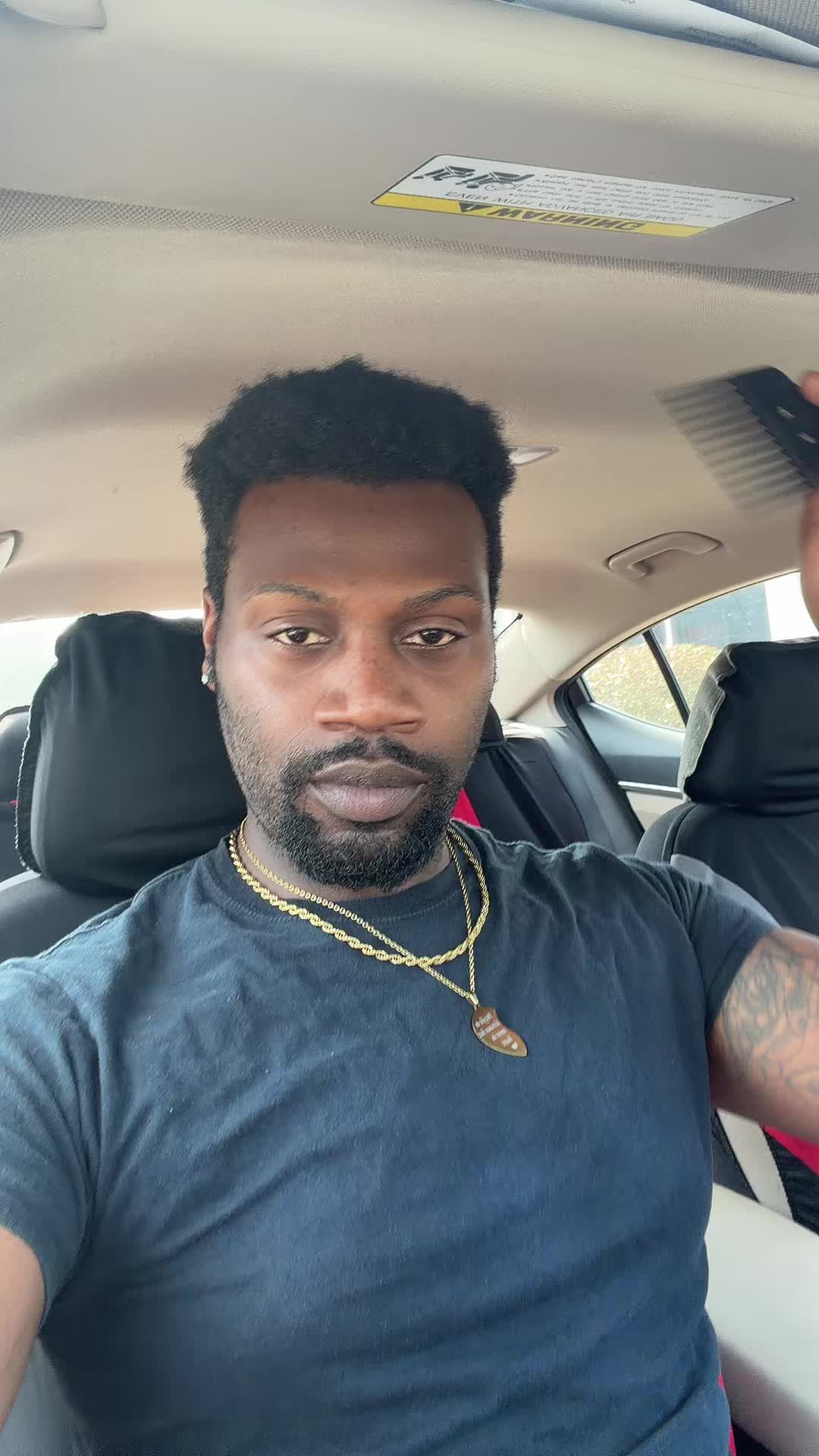 @_sneakyq_
