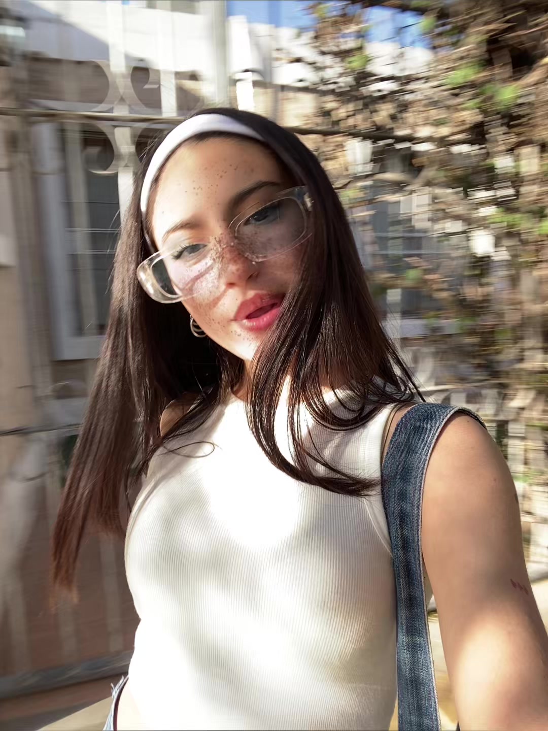 @anacortz_